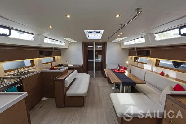 Oceanis 51.1 - Yacht Charter Sailica