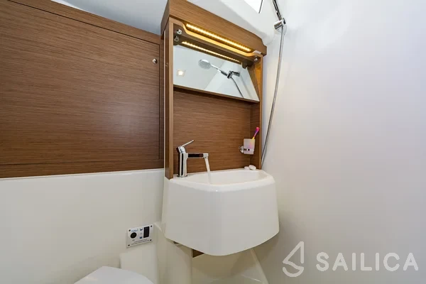 Oceanis 51.1 - Yacht Charter Sailica