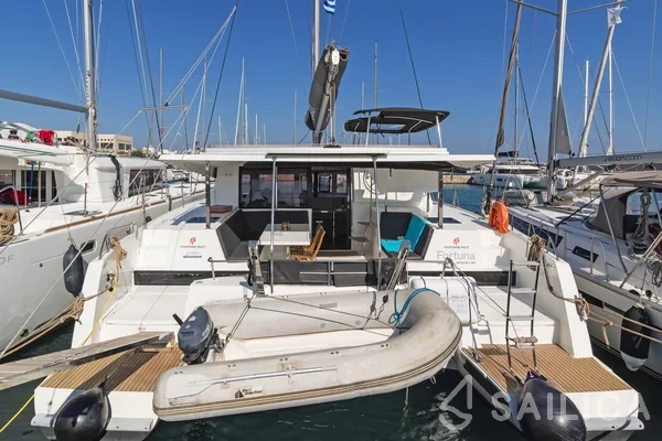 Lucia 40 - Yacht Charter Sailica