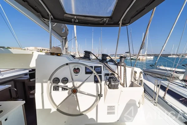 Lucia 40 - Yacht Charter Sailica