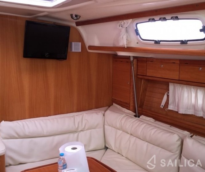 Bavaria 42 Cruiser - Yacht Charter Sailica