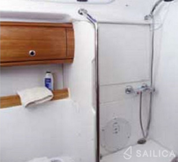 Bavaria 42 Cruiser - Yacht Charter Sailica