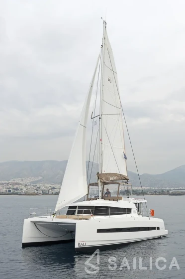 Bali 4.1 - Yacht Charter Sailica