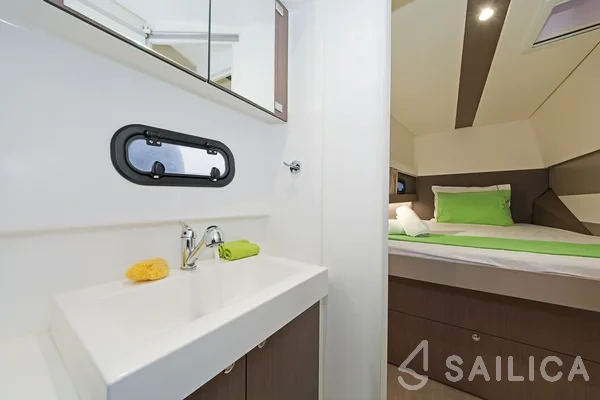 Bali 4.1 - Yacht Charter Sailica