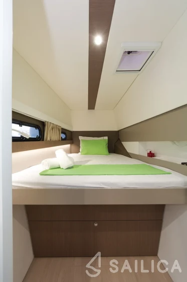 Bali 4.1 - Yacht Charter Sailica