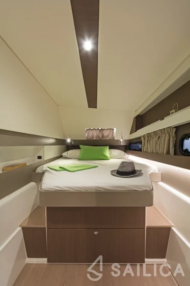 Bali 4.1 - Yacht Charter Sailica