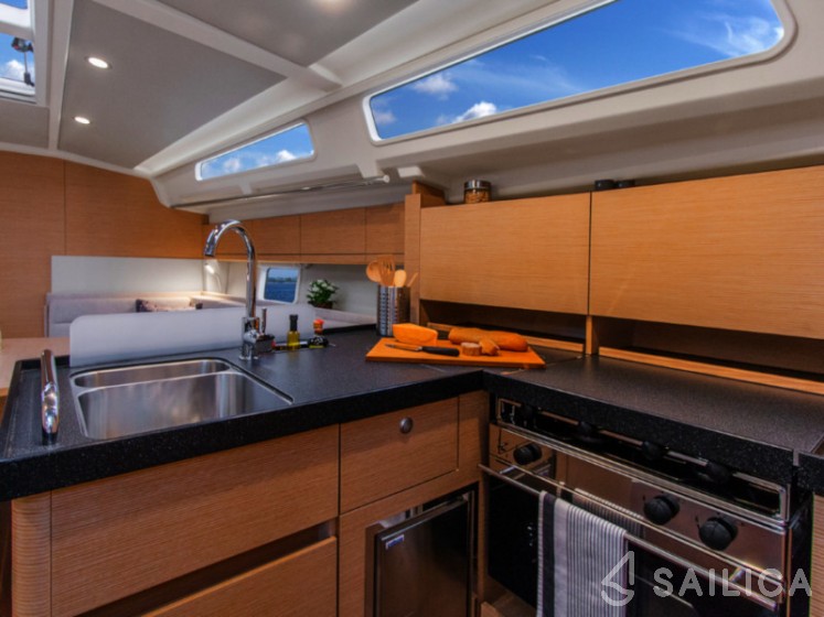 Hanse 418 - Yacht Charter Sailica