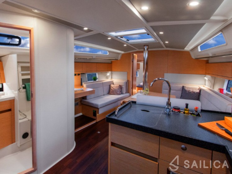 Hanse 418 - Yacht Charter Sailica