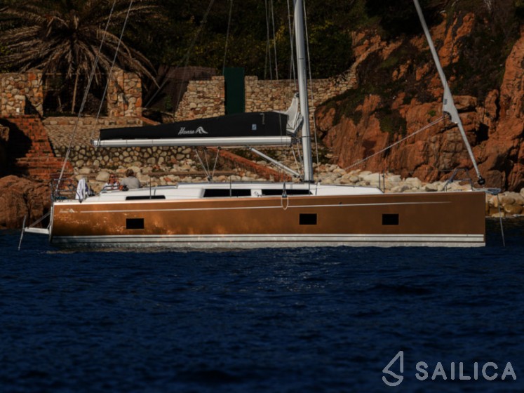 Hanse 418 - Yacht Charter Sailica