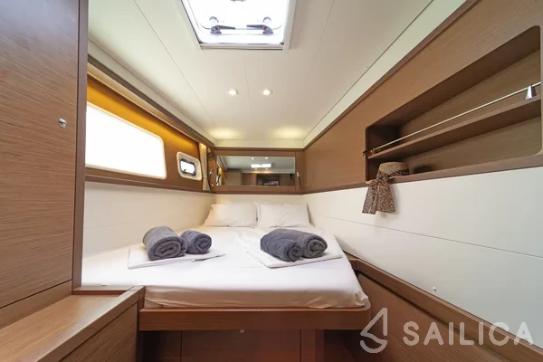 Lagoon 450  Flybridge - Yacht Charter Sailica