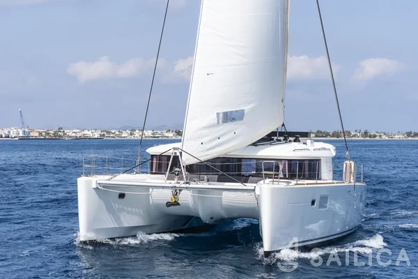 Lagoon 450  Flybridge - Yacht Charter Sailica