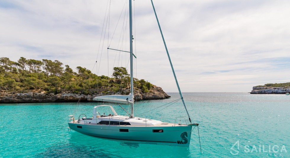 Oceanis 41.1 - Yacht Charter Sailica