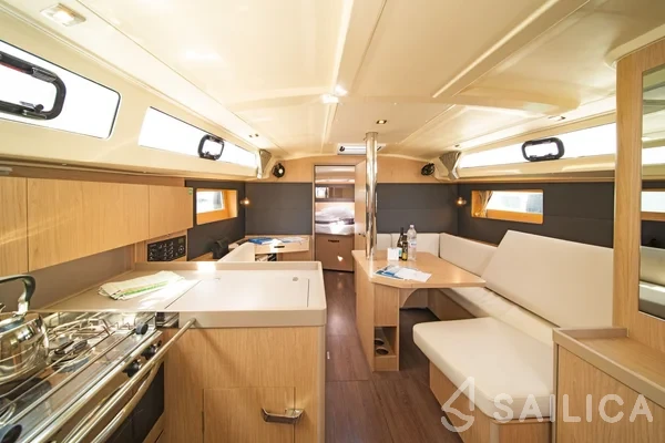 Oceanis 41.1 - Yacht Charter Sailica