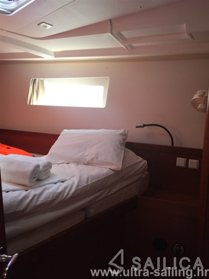 Oceanis 45 - Yacht Charter Sailica