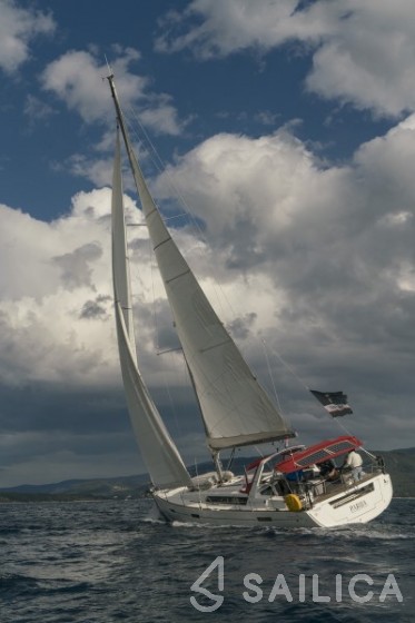 Oceanis 45 - Yacht Charter Sailica
