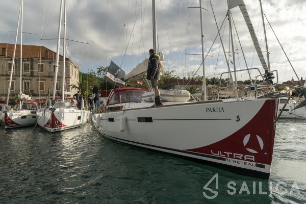 Oceanis 45 - Yacht Charter Sailica