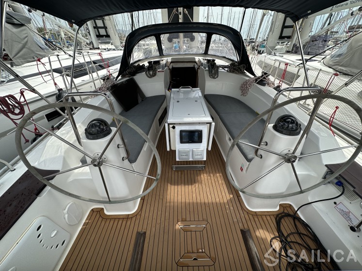Bavaria 40 Cruiser - Yacht Charter Sailica