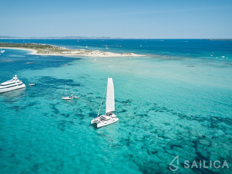 Lagoon 52 - Yacht Charter Sailica