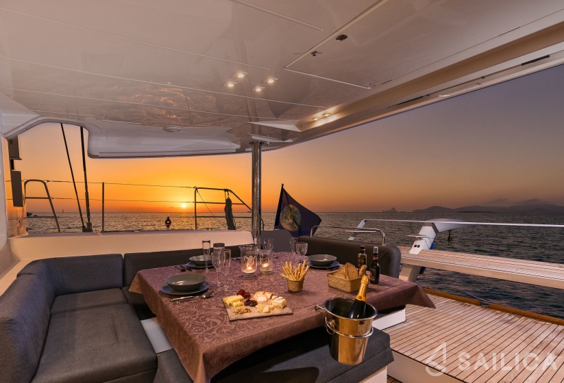 Lagoon 52 - Yacht Charter Sailica