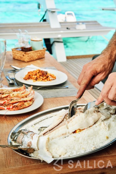 Lagoon 52 - Yacht Charter Sailica