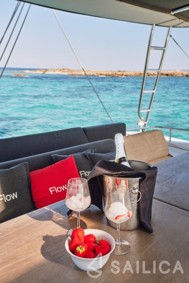 Lagoon 52 - Yacht Charter Sailica