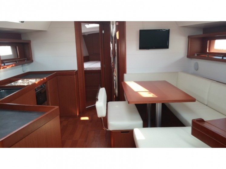 Oceanis 45 - Yacht Charter Sailica