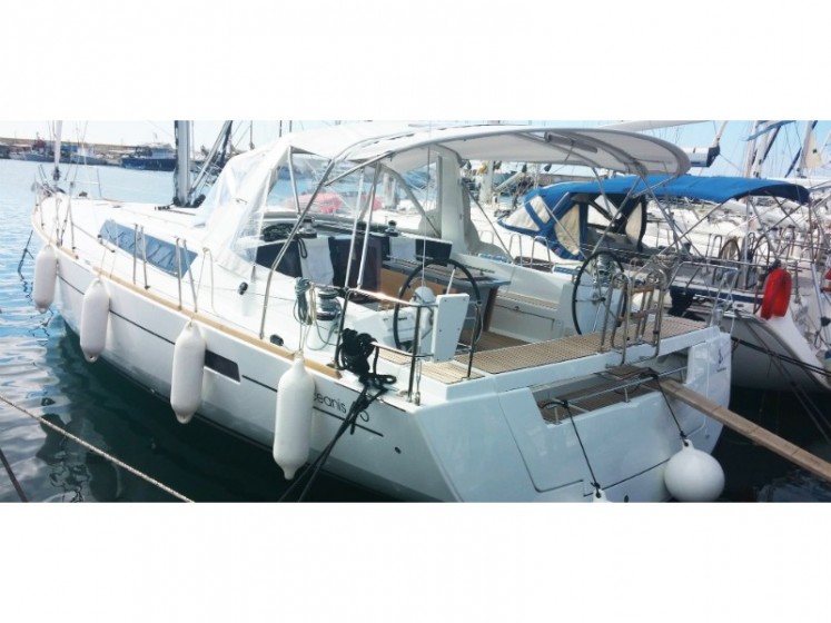 Oceanis 45 - Yacht Charter Sailica