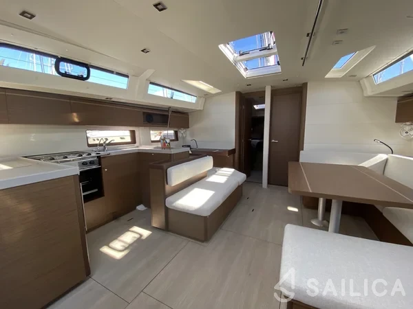 Oceanis 51.1 - Yacht Charter Sailica