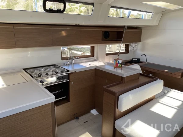 Oceanis 51.1 - Yacht Charter Sailica