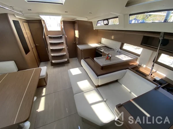 Oceanis 51.1 - Yacht Charter Sailica