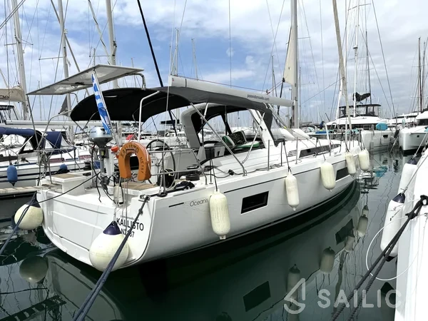 Oceanis 51.1 - Yacht Charter Sailica