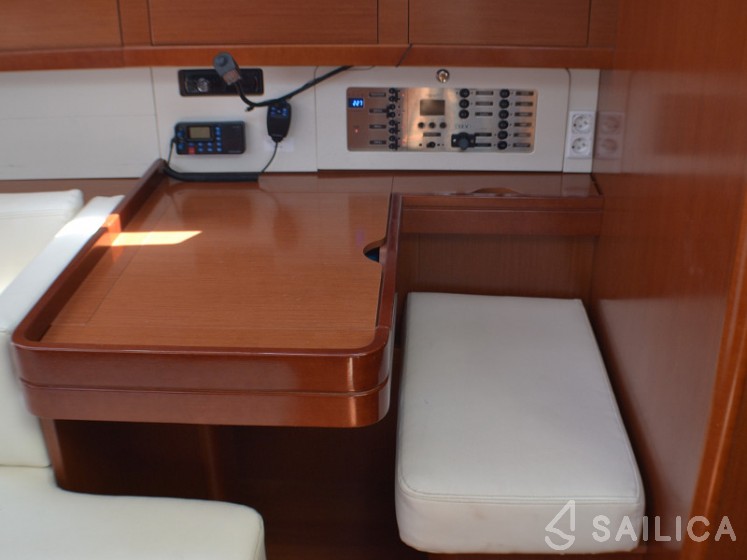 Oceanis 50 Family - Yacht Charter Sailica