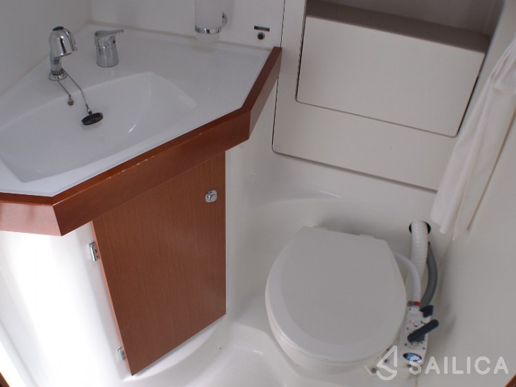 Oceanis 50 Family - Yacht Charter Sailica