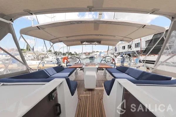 Oceanis 51.1 - Yacht Charter Sailica