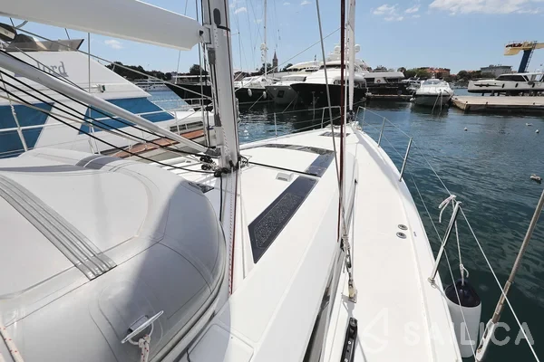 Oceanis 51.1 - Yacht Charter Sailica