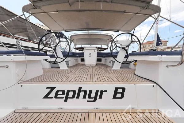 Oceanis 51.1 - Yacht Charter Sailica