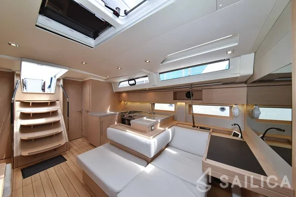 Oceanis 51.1 - Yacht Charter Sailica