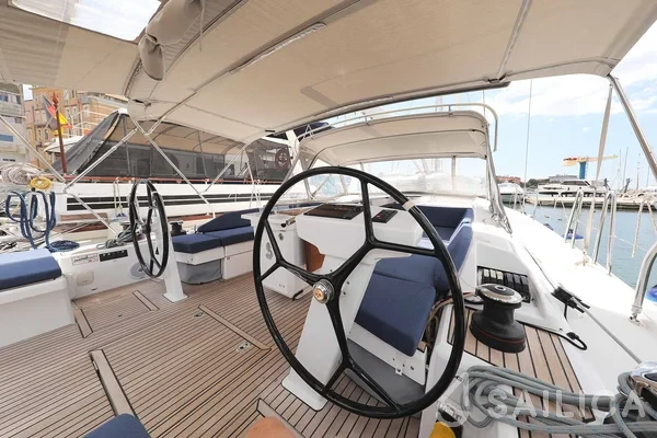 Oceanis 51.1 - Yacht Charter Sailica