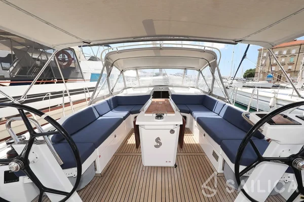 Oceanis 51.1 - Yacht Charter Sailica