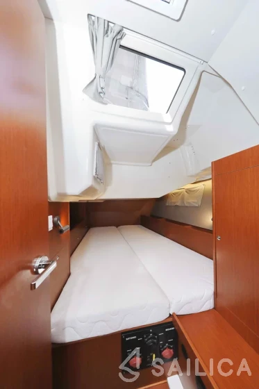 Oceanis 41.1 - Yacht Charter Sailica