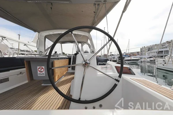 Oceanis 41.1 - Yacht Charter Sailica