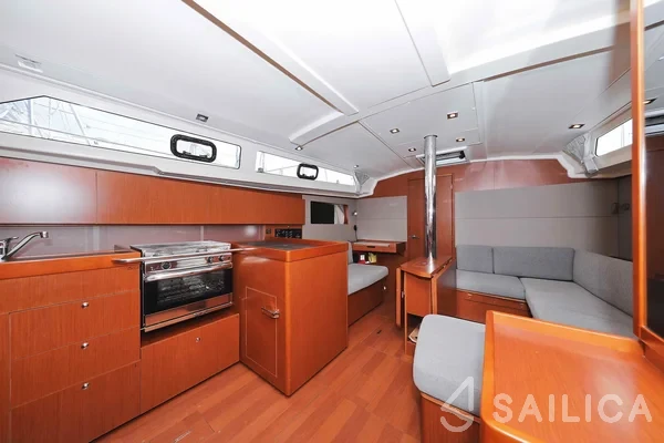 Oceanis 41.1 - Yacht Charter Sailica