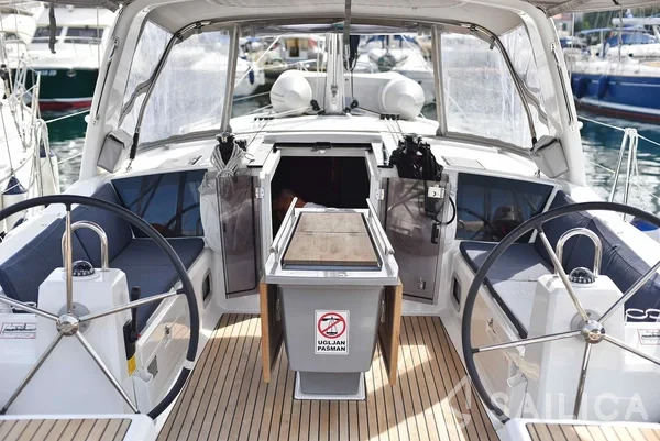Oceanis 41.1 - Yacht Charter Sailica