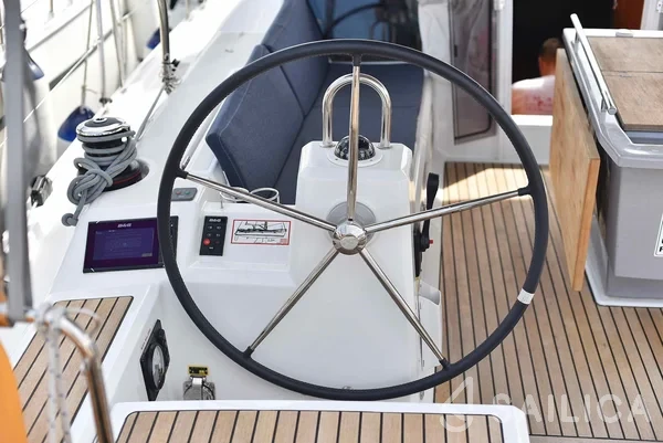 Oceanis 41.1 - Yacht Charter Sailica
