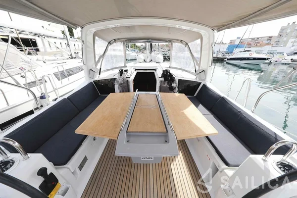 Oceanis 41.1 - Yacht Charter Sailica