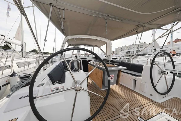 Oceanis 41.1 - Yacht Charter Sailica