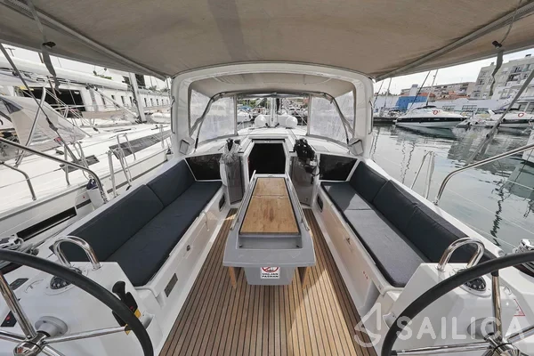 Oceanis 41.1 - Yacht Charter Sailica