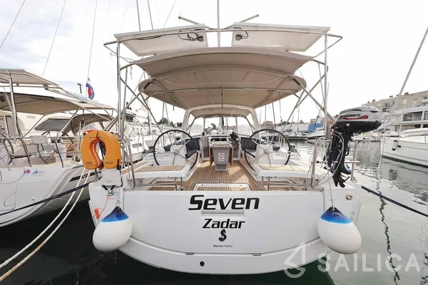 Oceanis 41.1 - Yacht Charter Sailica