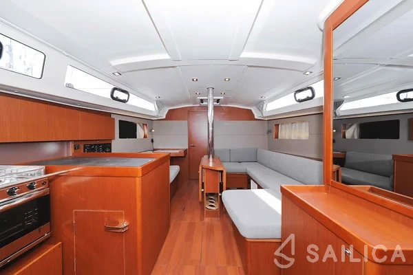 Oceanis 41.1 - Yacht Charter Sailica