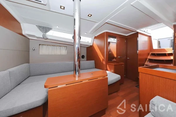 Oceanis 41.1 - Yacht Charter Sailica